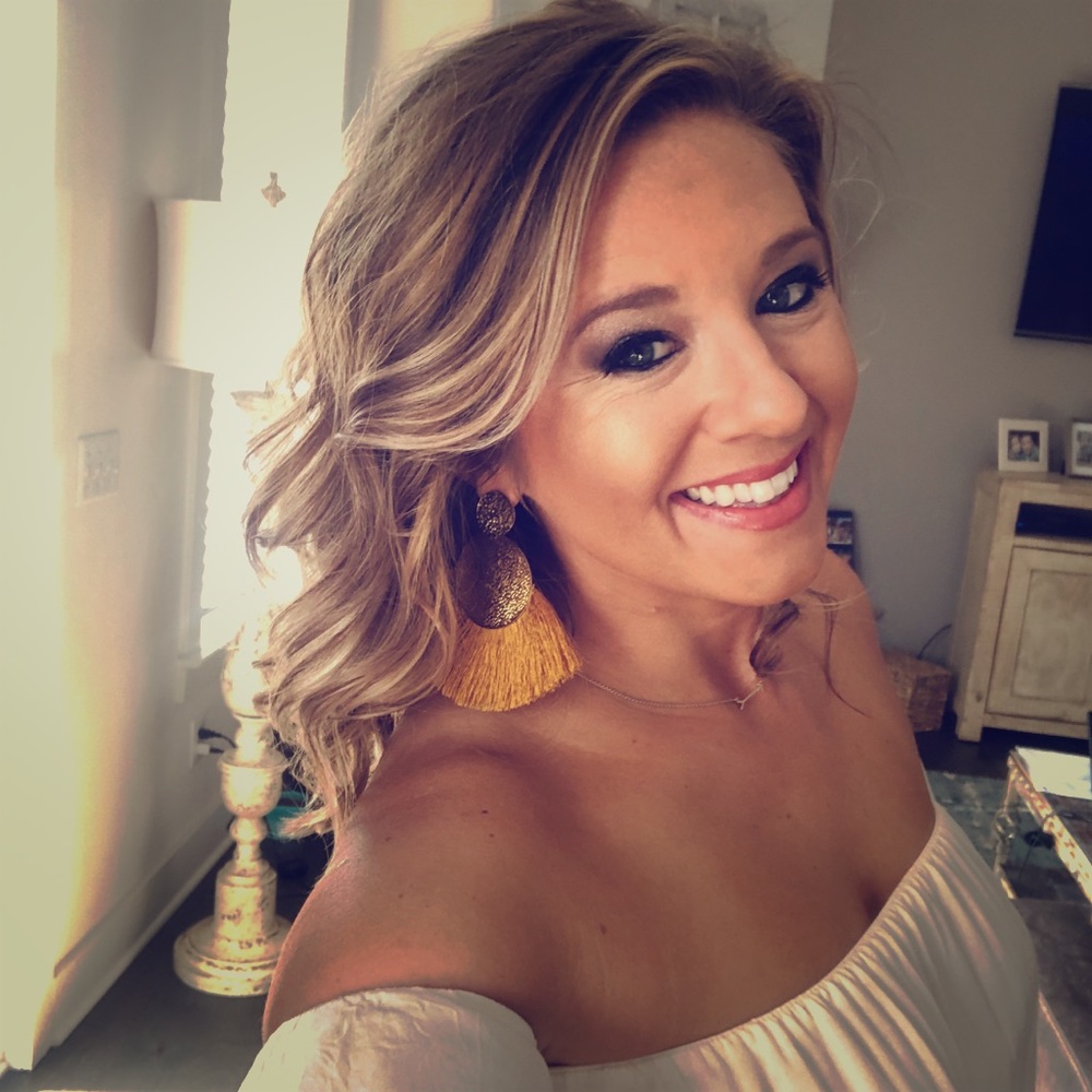 Meet your Posher, Elizabwth